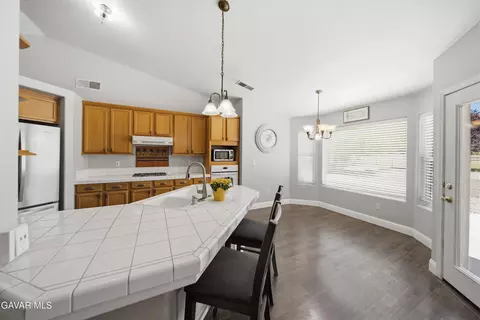 Kitchen - 29960 Caddy Ln, Tehachapi, CA 93561 photo 1 of 5