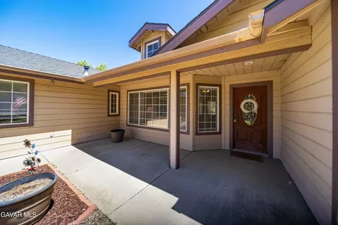 Exterior - 29960 Caddy Ln, Tehachapi, CA 93561 photo 3 of 7