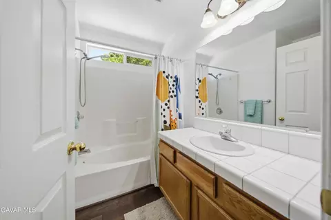 Bath - 29960 Caddy Ln, Tehachapi, CA 93561 photo 1 of 3