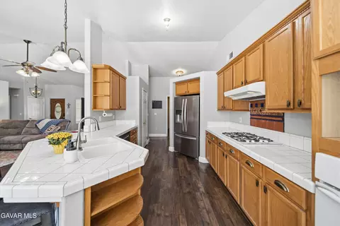 Kitchen - 29960 Caddy Ln, Tehachapi, CA 93561 photo 5 of 5