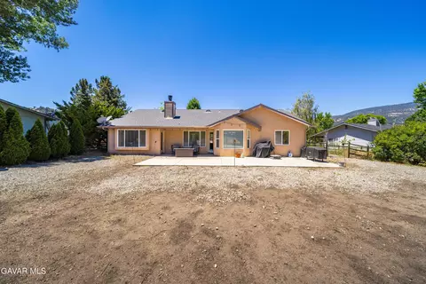 Exterior - 29960 Caddy Ln, Tehachapi, CA 93561 photo 6 of 7