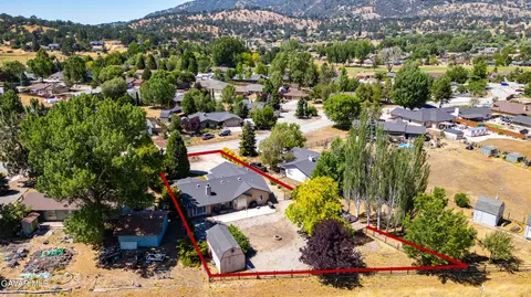 View/Area - 29960 Caddy Ln, Tehachapi, CA 93561 photo 3 of 4