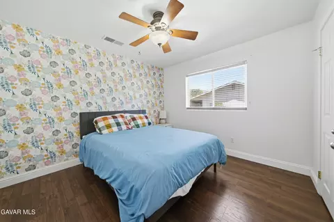 Bedroom - 29960 Caddy Ln, Tehachapi, CA 93561 photo 3 of 6
