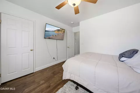 Bedroom - 29960 Caddy Ln, Tehachapi, CA 93561 photo 2 of 6