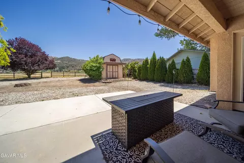 Exterior - 29960 Caddy Ln, Tehachapi, CA 93561 photo 4 of 7