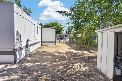 Exterior - 43850 E 20th St #4, Lancaster, CA 93535 photo 3 of 6