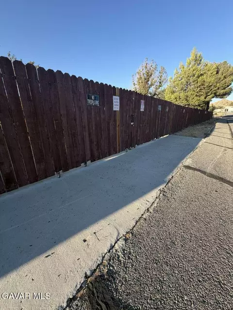 Exterior - 40103 169th St E, Palmdale, CA 93591 photo 11 of 13