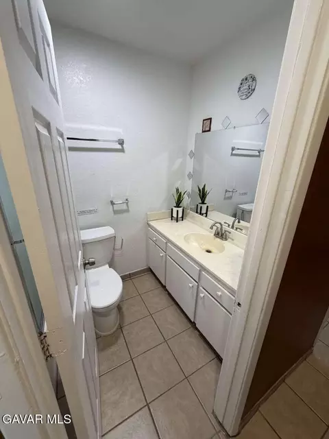 Bath - 40103 169th St E, Palmdale, CA 93591 photo 3 of 4