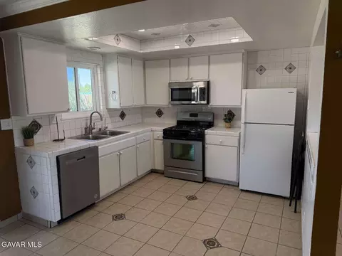 Kitchen - 40103 169th St E, Palmdale, CA 93591 photo 3 of 5