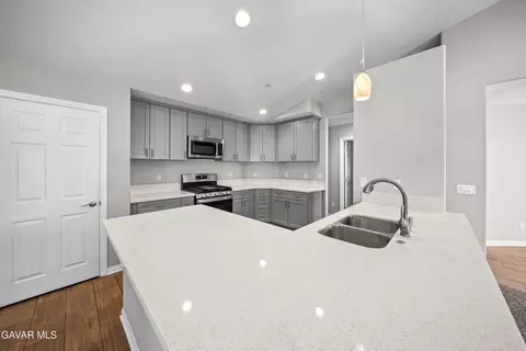2009 E Jenner St, Lancaster, CA 93535 photo 4