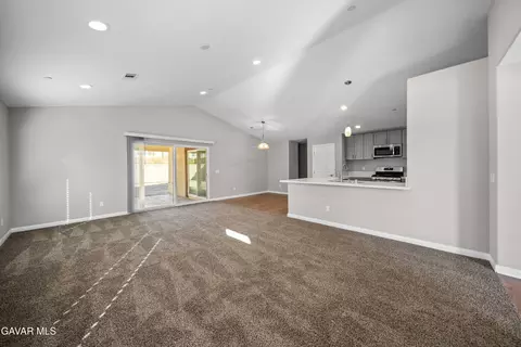 2009 E Jenner St, Lancaster, CA 93535 photo 2