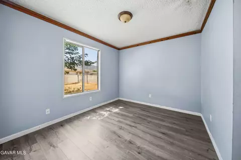 Bedroom - 21511 San Gabriel Dr, Tehachapi, CA 93561 photo 2 of 5