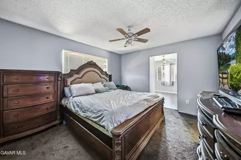 Bedroom - 21511 San Gabriel Dr, Tehachapi, CA 93561 photo 4 of 5