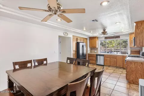 Dining - 20440 Clubview Ct, Tehachapi, CA 93561 photo 1 of 1
