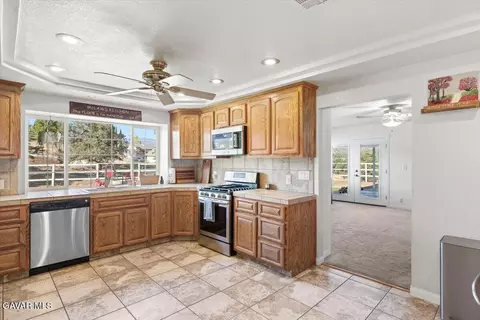 Kitchen - 20440 Clubview Ct, Tehachapi, CA 93561 photo 2 of 2
