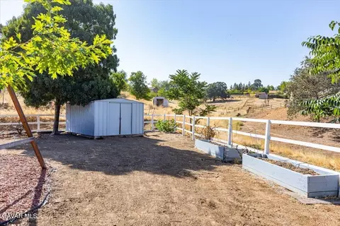 Exterior - 20440 Clubview Ct, Tehachapi, CA 93561 photo 4 of 8