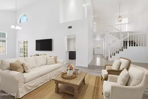 Living - 3022 Caruso Ln, Lancaster, CA 93536 photo 5 of 9