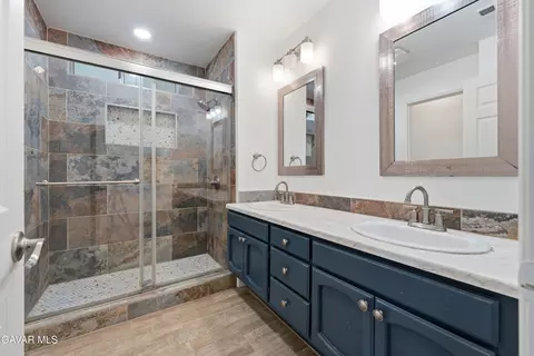 Bath - 3022 Caruso Ln, Lancaster, CA 93536 photo 3 of 3