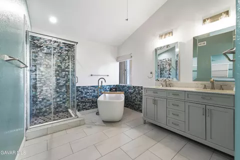 Bath - 3022 Caruso Ln, Lancaster, CA 93536 photo 2 of 3