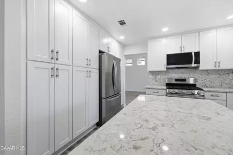 Kitchen - 3022 Caruso Ln, Lancaster, CA 93536 photo 5 of 5