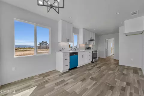 Kitchen - 49040 W 70th St, Lancaster, CA 93536 photo 1 of 2