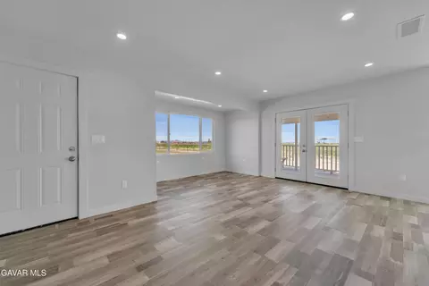 Living - 49040 W 70th St, Lancaster, CA 93536 photo 3 of 3