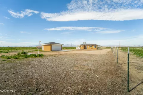 Exterior - 49040 W 70th St, Lancaster, CA 93536 photo 3 of 5