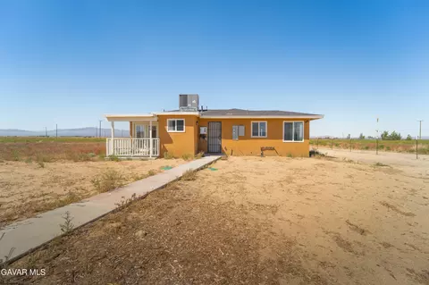 Exterior - 49040 W 70th St, Lancaster, CA 93536 photo 2 of 5