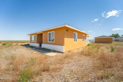 Exterior - 49040 W 70th St, Lancaster, CA 93536 photo 5 of 5