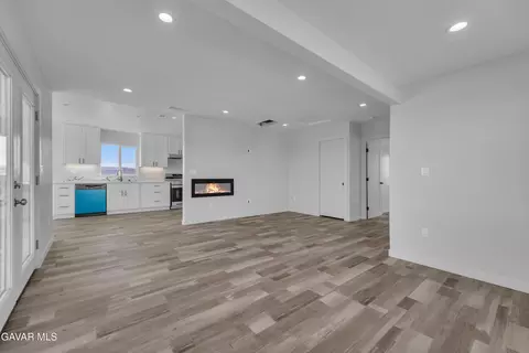 Living - 49040 W 70th St, Lancaster, CA 93536 photo 1 of 3