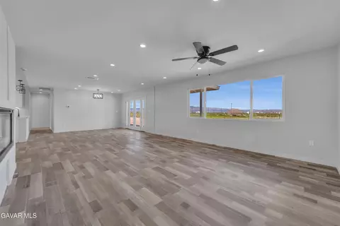 Living - 49020 W 70th St, Lancaster, CA 93536 photo 3 of 4