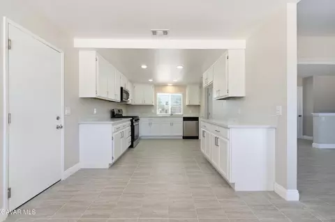 Entry Way - 40185 179th St E, Palmdale, CA 93591 photo 1 of 2