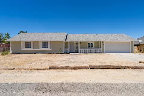 Exterior - 40185 179th St E, Palmdale, CA 93591 photo 1 of 2