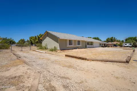 Exterior - 40185 179th St E, Palmdale, CA 93591 photo 2 of 2