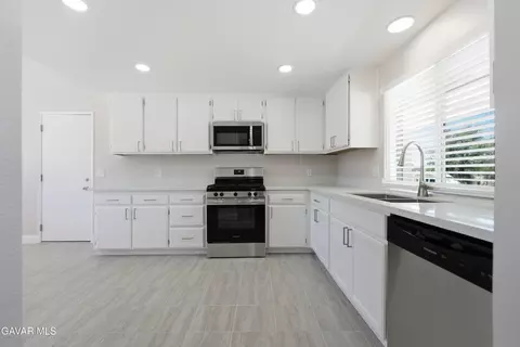 Kitchen - 40185 179th St E, Palmdale, CA 93591 photo 1 of 1
