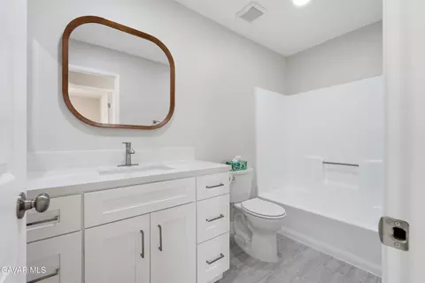 Bath - 40185 179th St E, Palmdale, CA 93591 photo 2 of 2