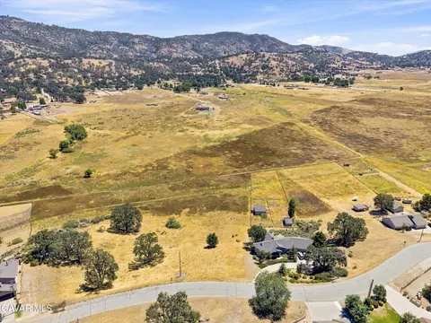 23760 Dart Dr, Tehachapi, CA 93561 photo 4