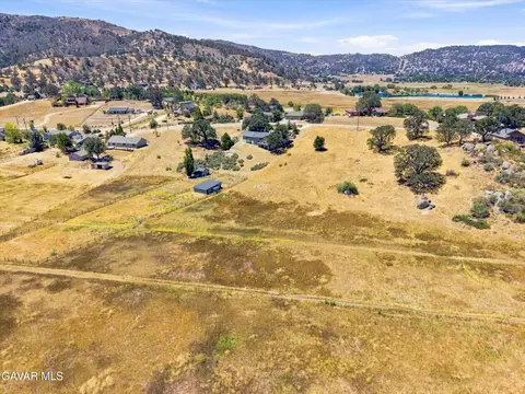 23760 Dart Dr, Tehachapi, CA 93561 photo 7