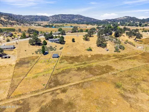 23760 Dart Dr, Tehachapi, CA 93561 photo 6