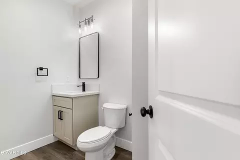 Bath - 27650 Skyline Dr, Tehachapi, CA 93561 photo 1 of 3