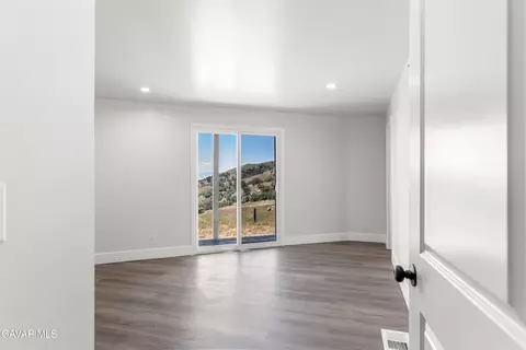 Bedroom - 27650 Skyline Dr, Tehachapi, CA 93561 photo 4 of 5