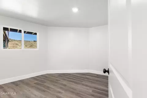 Bedroom - 27650 Skyline Dr, Tehachapi, CA 93561 photo 3 of 5