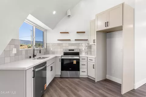 Kitchen - 27650 Skyline Dr, Tehachapi, CA 93561 photo 1 of 1
