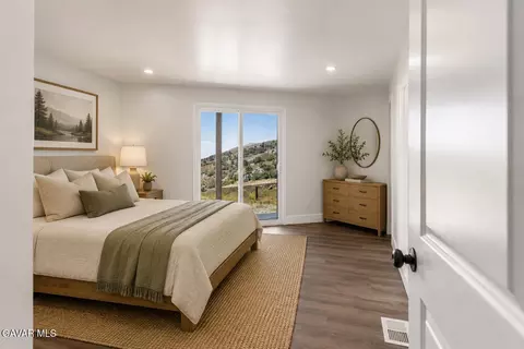 Bedroom - 27650 Skyline Dr, Tehachapi, CA 93561 photo 2 of 5