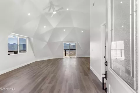 Entry Way - 27650 Skyline Dr, Tehachapi, CA 93561 photo 2 of 2