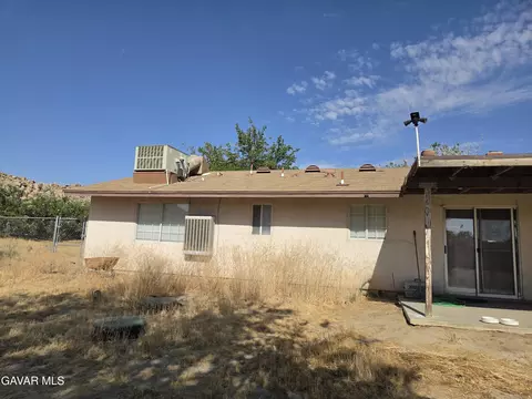 Exterior - 40104 174th St, Lake Los Angeles, CA 93591 photo 3 of 3