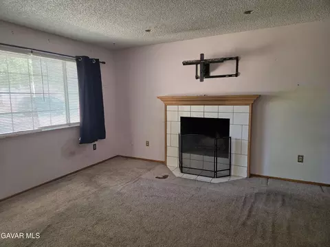 Living - 40104 174th St, Lake Los Angeles, CA 93591 photo 1 of 1