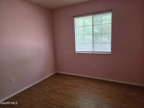 Bedroom - 40104 174th St, Lake Los Angeles, CA 93591 photo 3 of 3