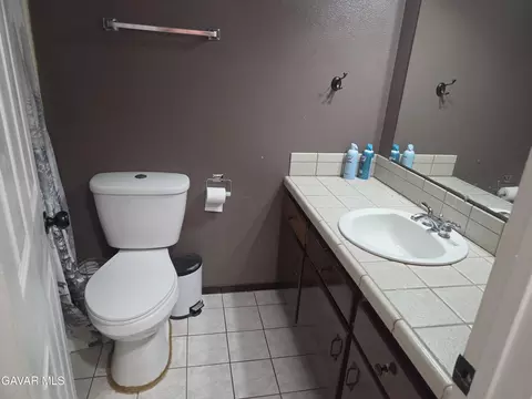 Bath - 40104 174th St, Lake Los Angeles, CA 93591 photo 1 of 2