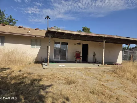 Exterior - 40104 174th St, Lake Los Angeles, CA 93591 photo 2 of 3